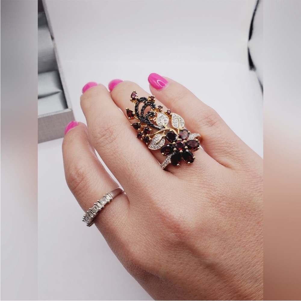 Genuine Garnet - White Topaz - Black Spinel Yellow Gold / 925 Silver Flower Ring - Picture 4 of 7